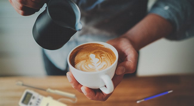 Τα βασικά αξεσουάρ για επιτυχημένες latte art δημιουργίες